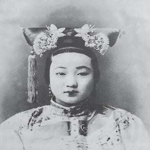 日军兽行:当着男人的面玷污了女儿,临走还残忍割下妻子乳房