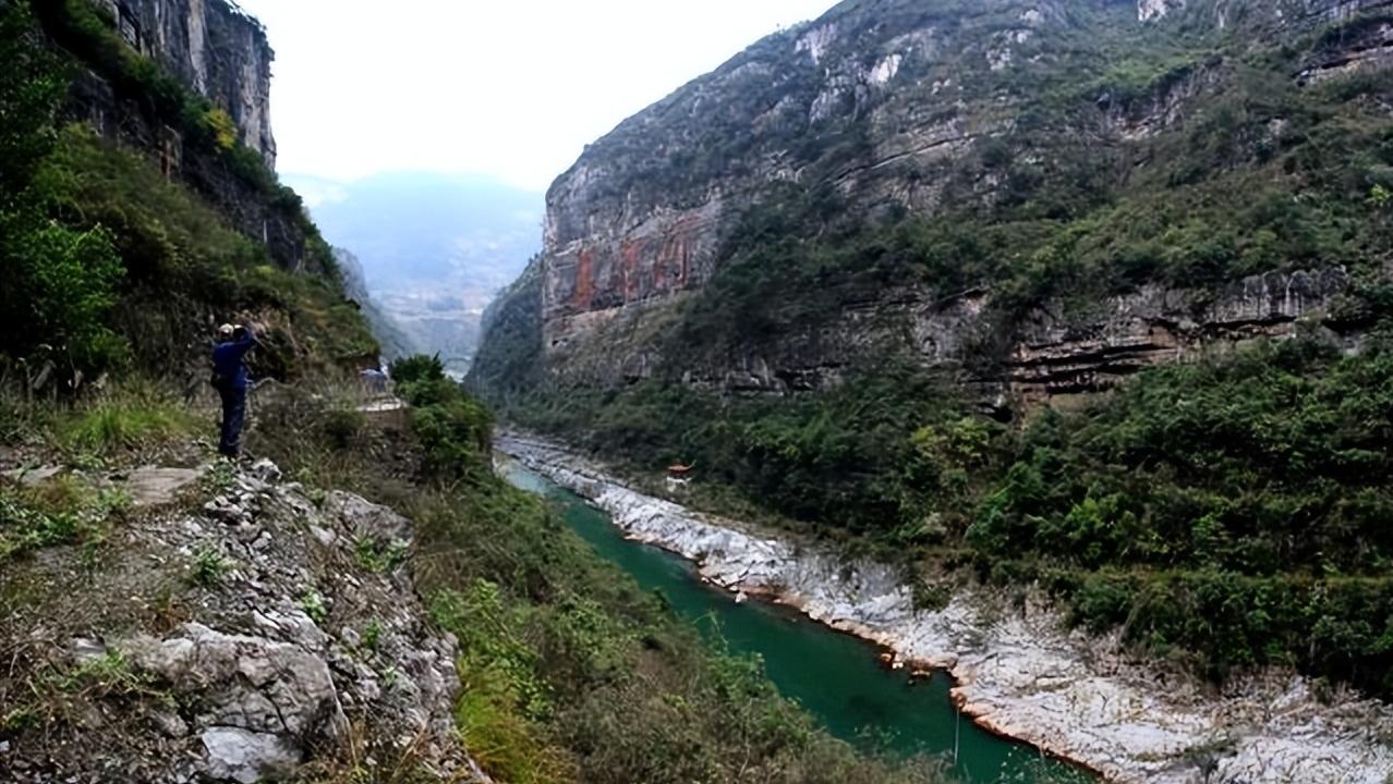 你一定去过许多迷人或神奇的地方,中国境内最值得去的三个地方