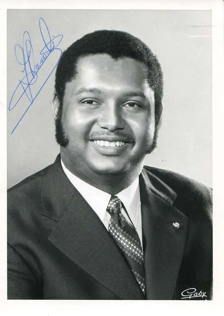 总统疯狂敛财，百姓穷得吃土，被五常点名批评的失败国度