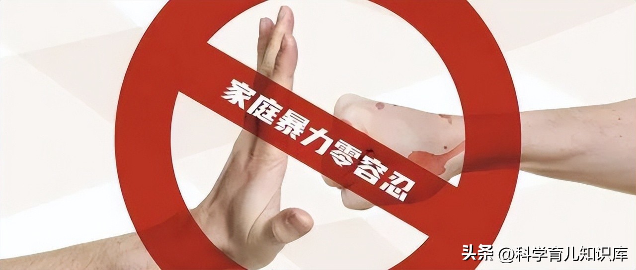 黑心后妈虐待孩子被保姆发现,继母虐待三岁女童