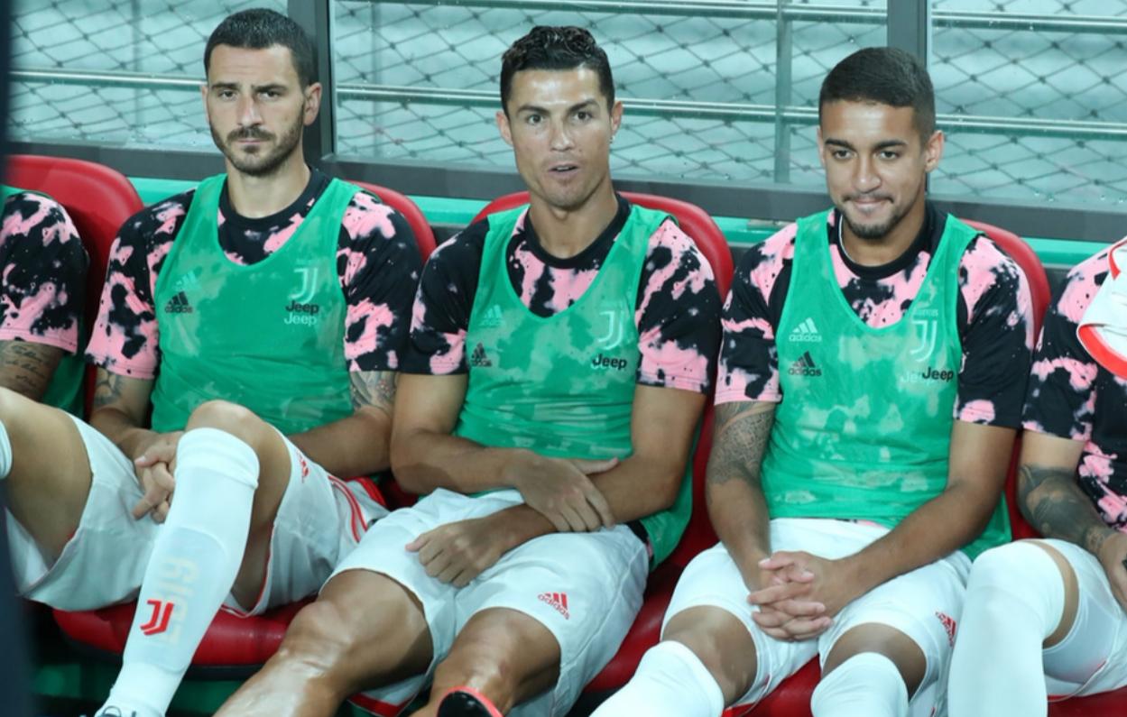 拒喝可乐有错？C罗缺战引韩国球迷怒喷：傲慢自大，梅西就不这样