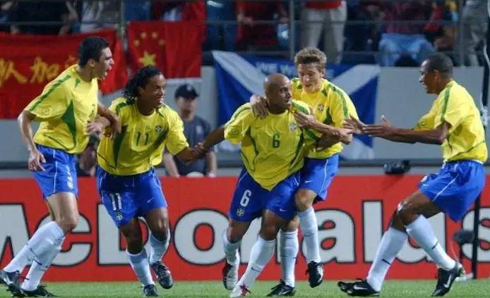 外星人罗纳尔多踢的世界杯的首发,外星人罗纳尔多巴塞罗那