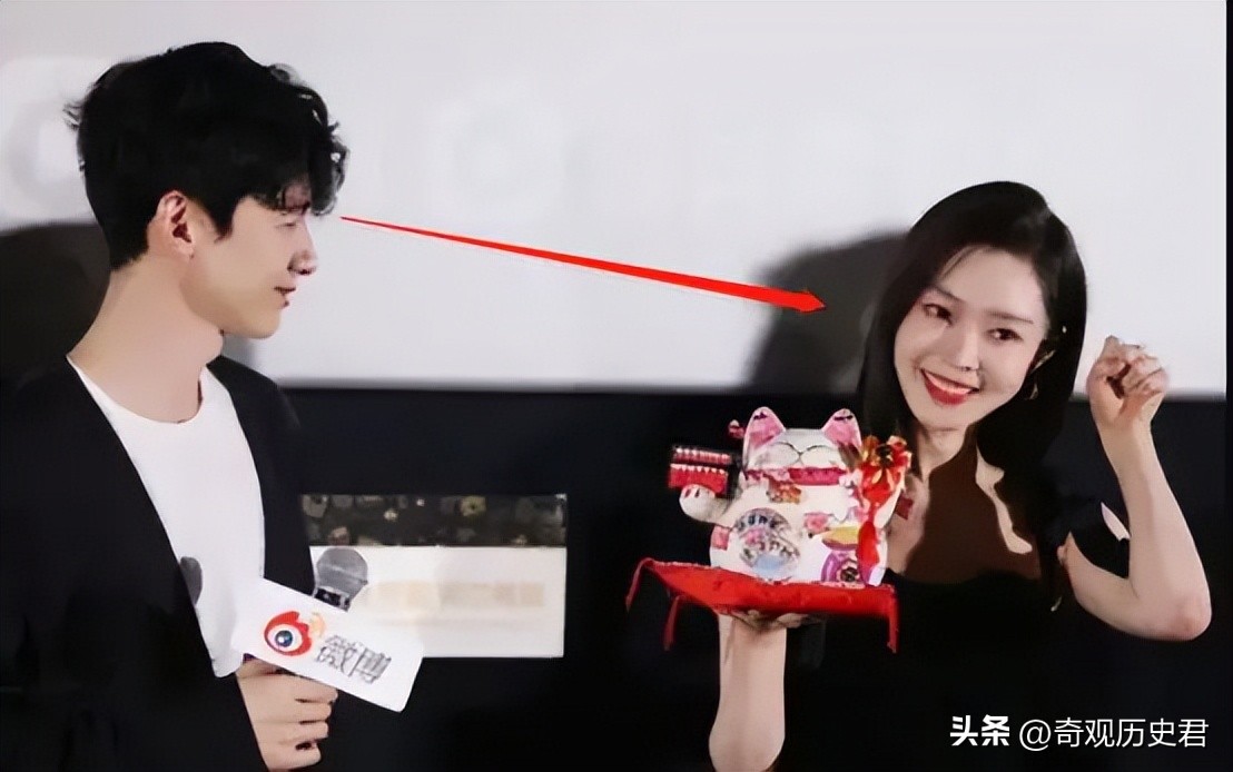 白敬亭宋轶扫楼拍照换玩偶,白敬亭穿外套抱宋轶