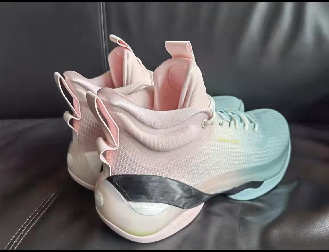 谷爱凌同款跑鞋,安踏冠军跑鞋2代pro谷爱凌配色