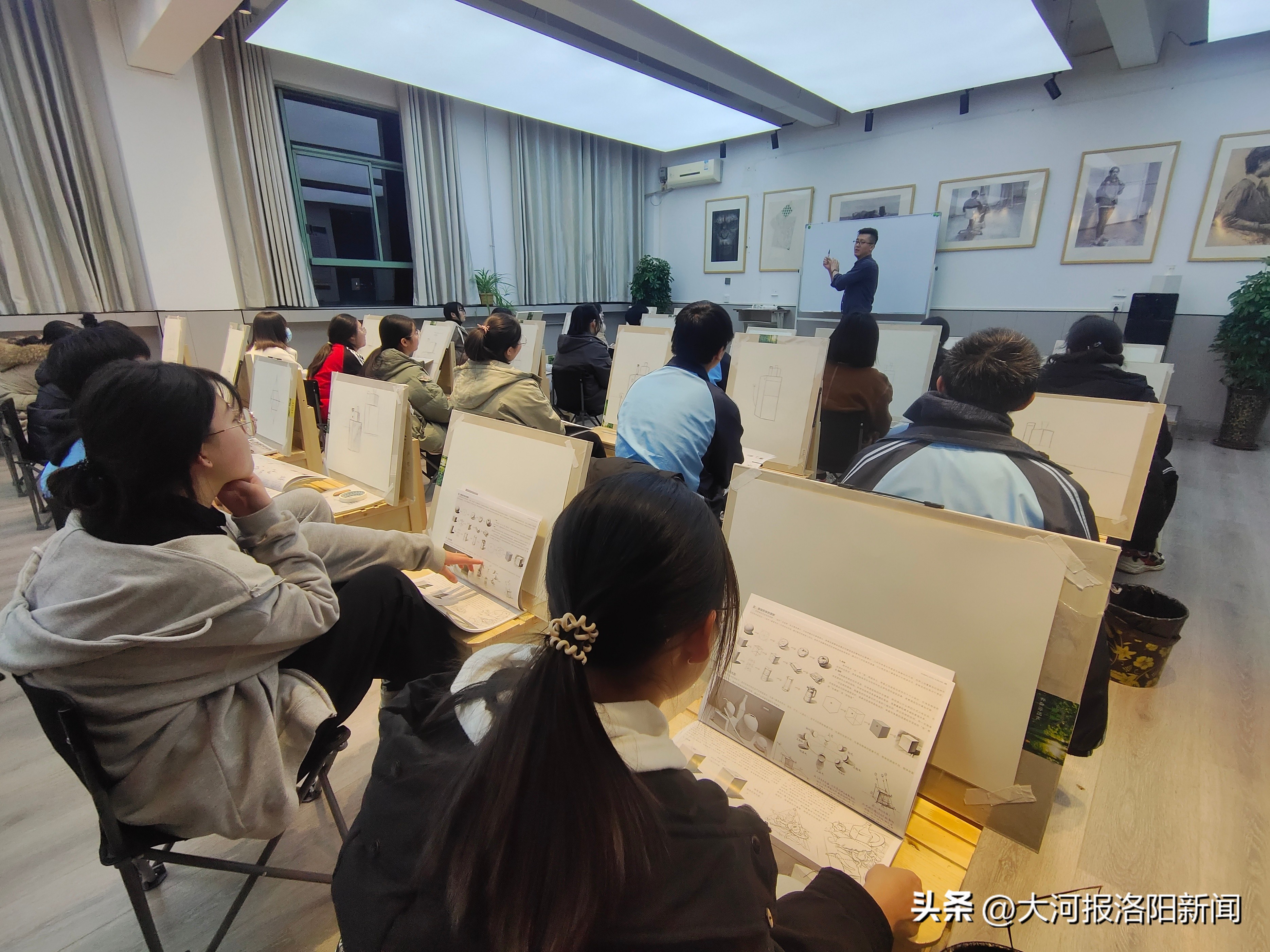 踔厉奋发守初心奋楫争先谱新篇,踔厉奋发行稳致远意思