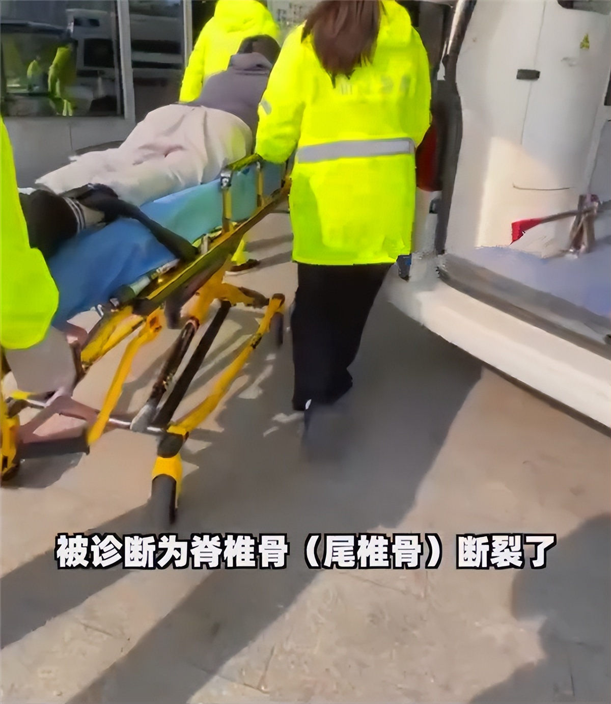 爸爸辅导作业摔断尾椎骨,父亲辅导孩子作业气晕