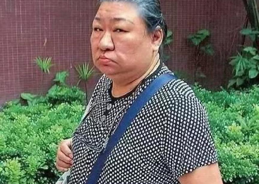 “惨遭吸血”刘德华：身价百亿却让姐姐住贫民窟，她到底做了什么