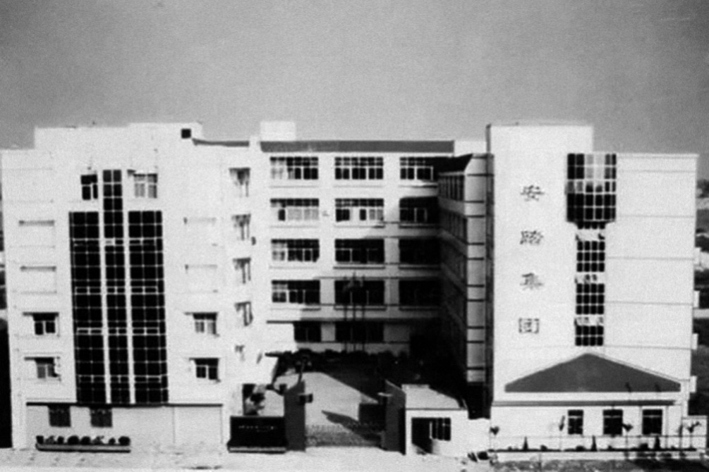 安踏跑鞋矩阵勇立潮头,安踏碳板跑鞋矩阵图片