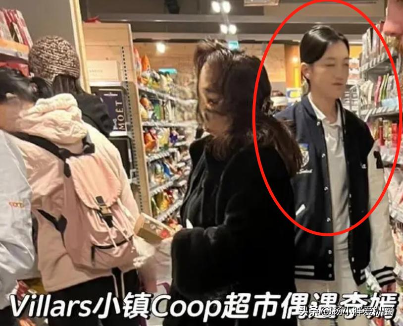 李嫣逛街,李嫣瑞士名校生活照曝光