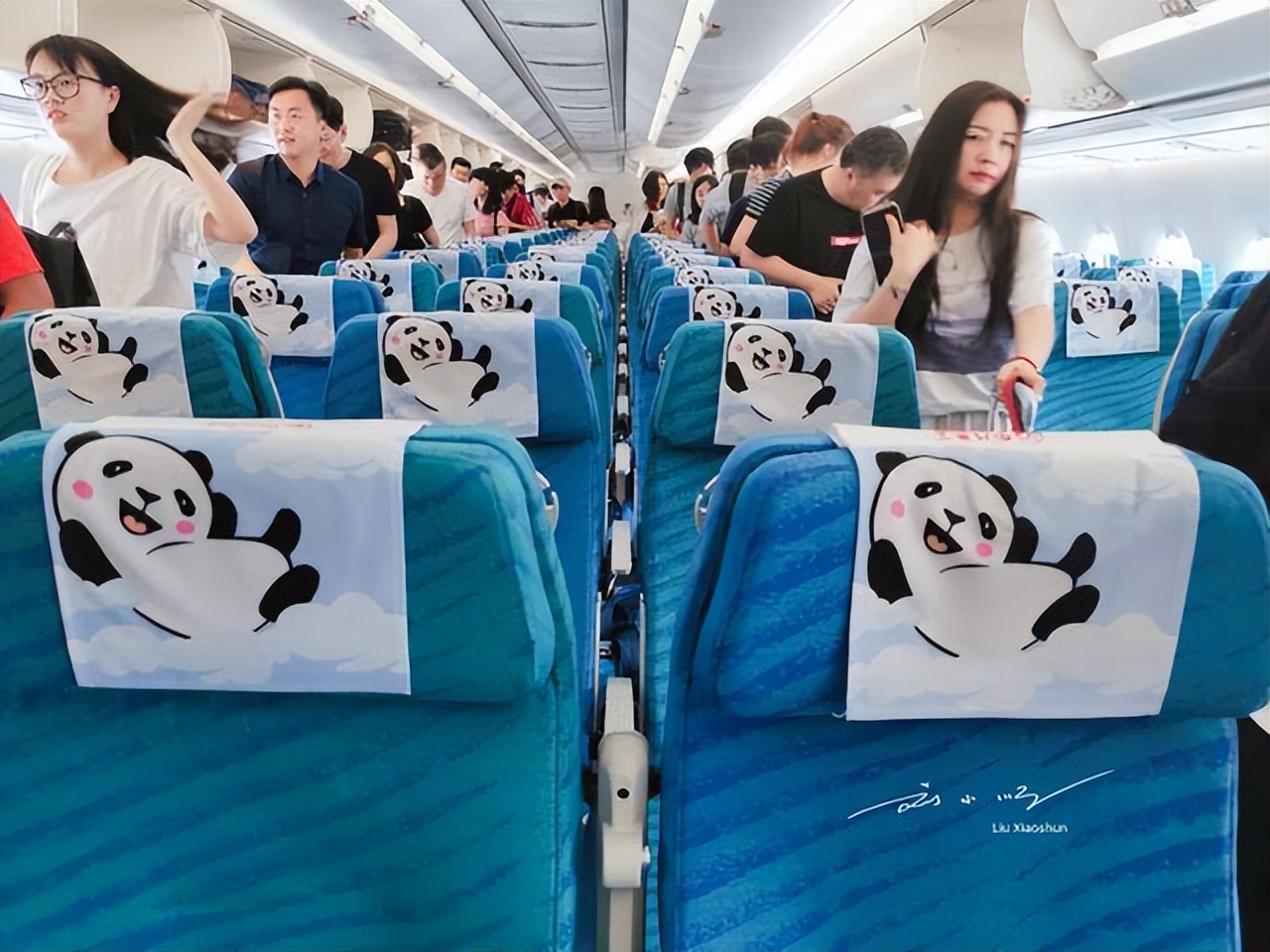 飞机上忘了关机严重吗,飞机上手机忘记关机还是飞行模式