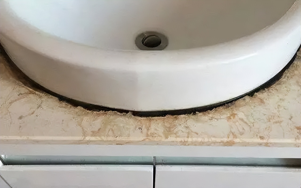 清洗玻璃胶发霉,玻璃胶发霉清洗妙招