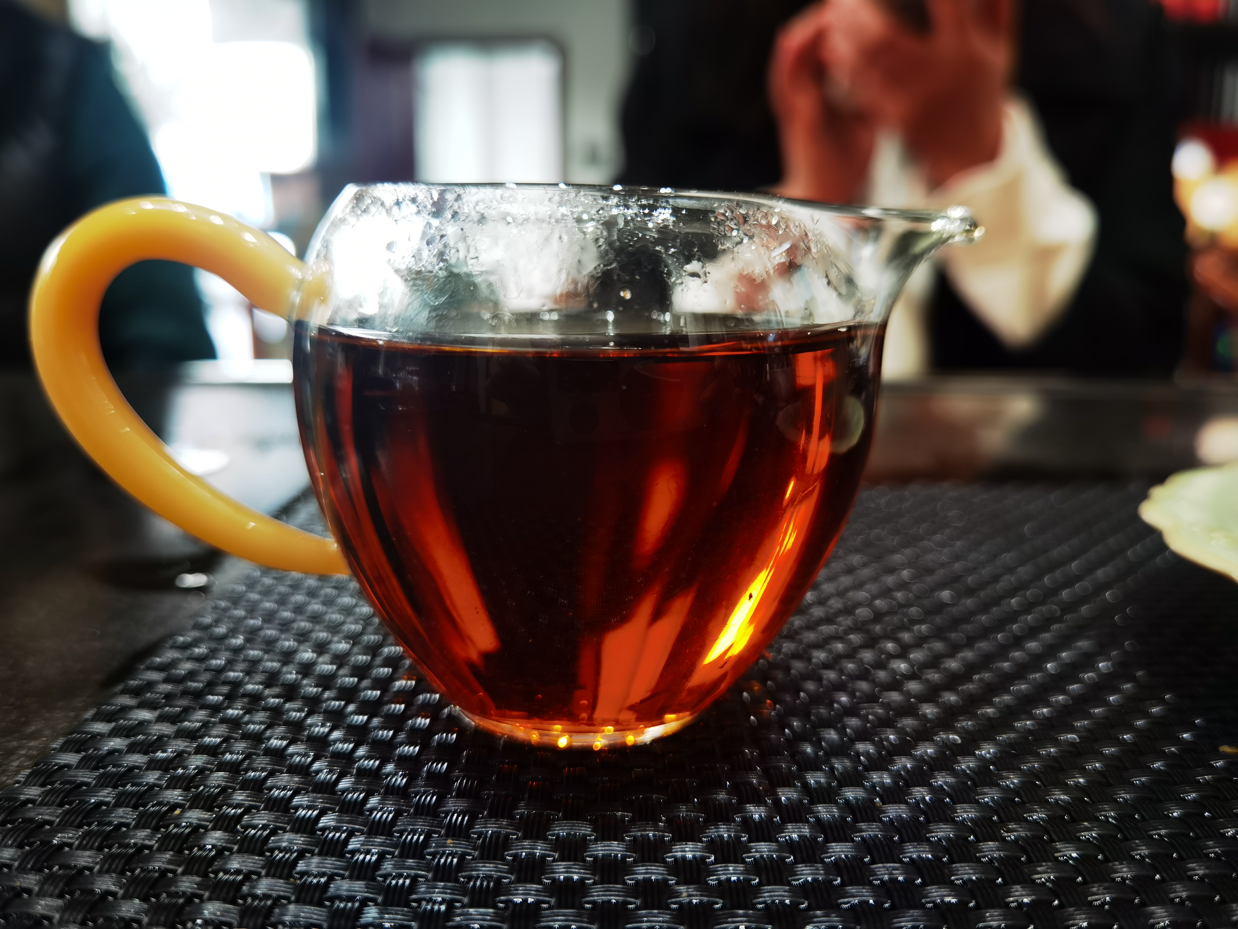 品评丨国艳2008年福饼熟茶,南糯山甜茶发酵,惊现松茸香