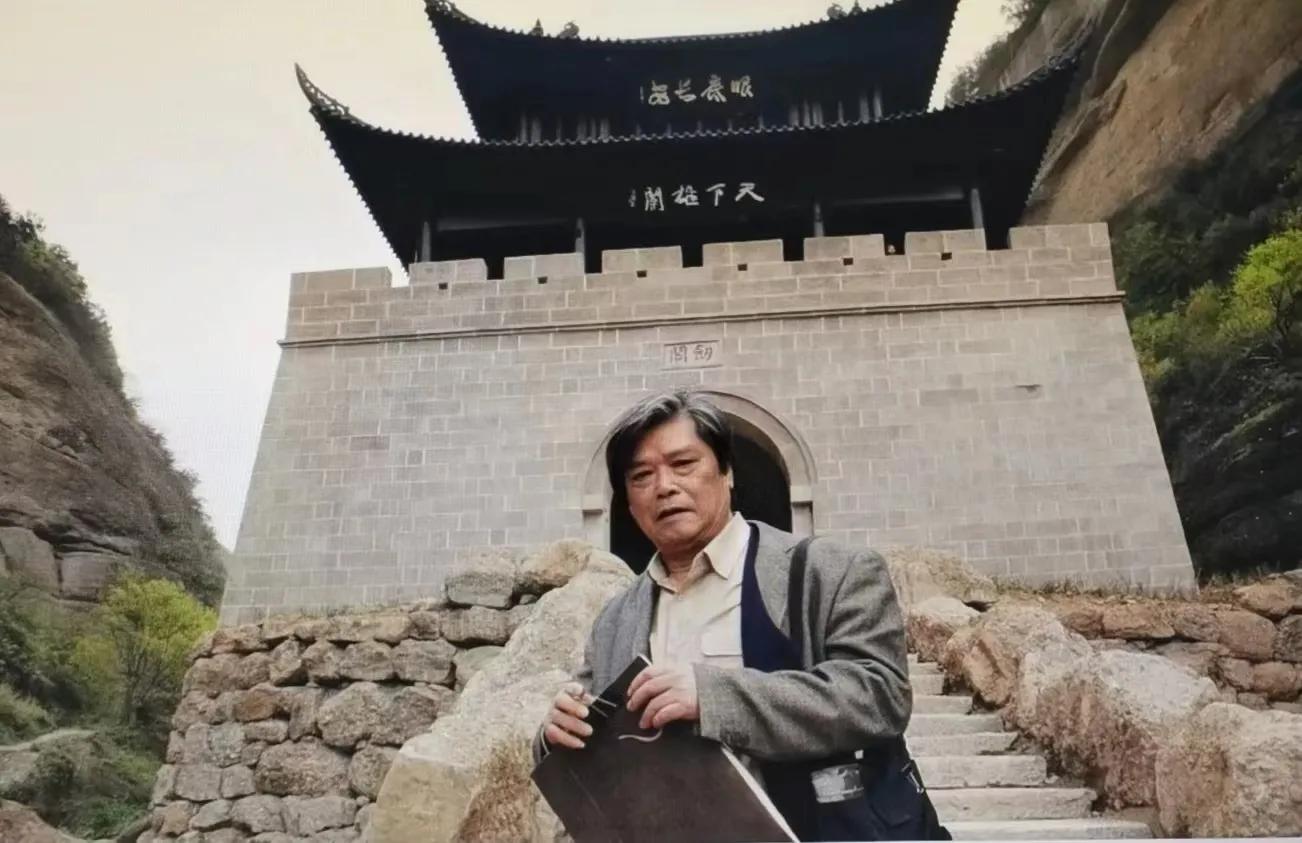 “醉倒咸亨店，论月八字桥”——忆恩师画家黄澄钦先生趣事