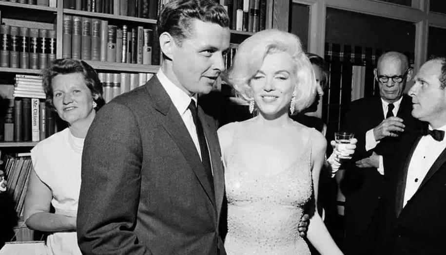 玛丽莲梦露遭遇了什么,玛丽莲梦露艳后