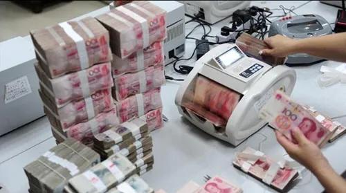 银行错转500万钱被花完会被判几年,银行里的钱被转走银行赔吗