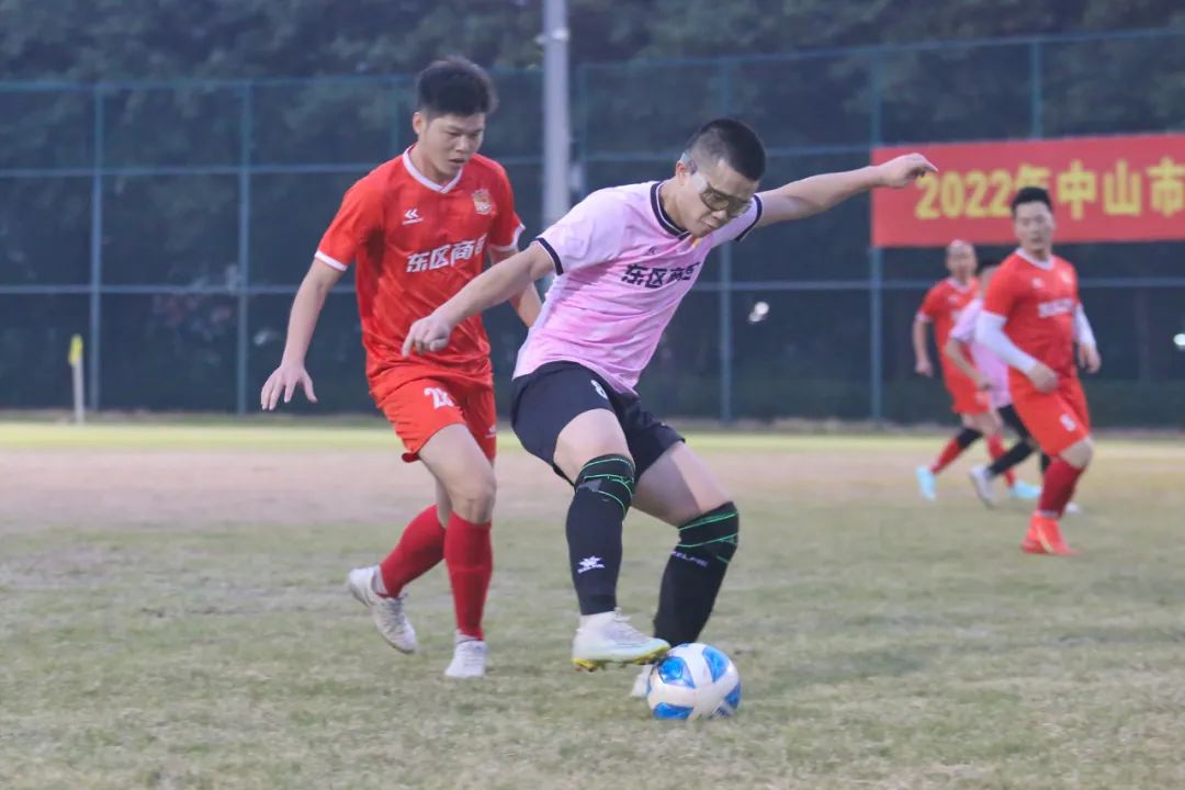 力争小组前四！中山市东区“商企杯”足球赛进入白热化阶段