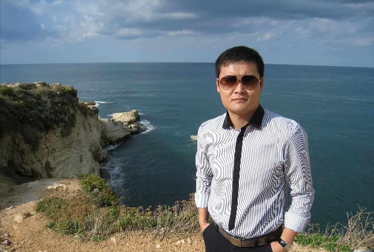 足球解说员贺炜认清生活的真相,足球解说员贺炜毕业哪所大学