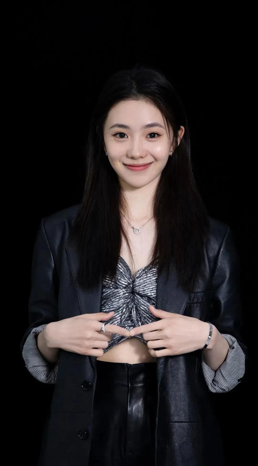 姹紫嫣红霞笼雾，佳酿温馨浅浅歌