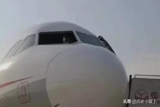 川航8633事件后,副驾驶治疗期间,与女航医恋爱,2022年举办婚礼