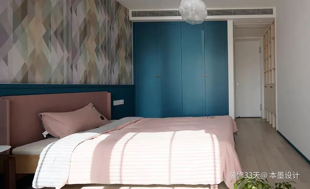 客厅超大储物柜改成衣帽间,客厅小房间改衣帽间