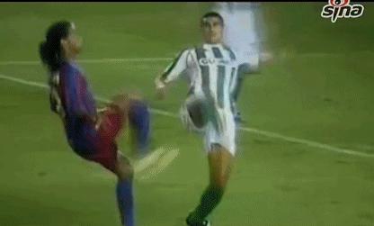 足球过人招式小学生,篮球和足球哪个过人招式多