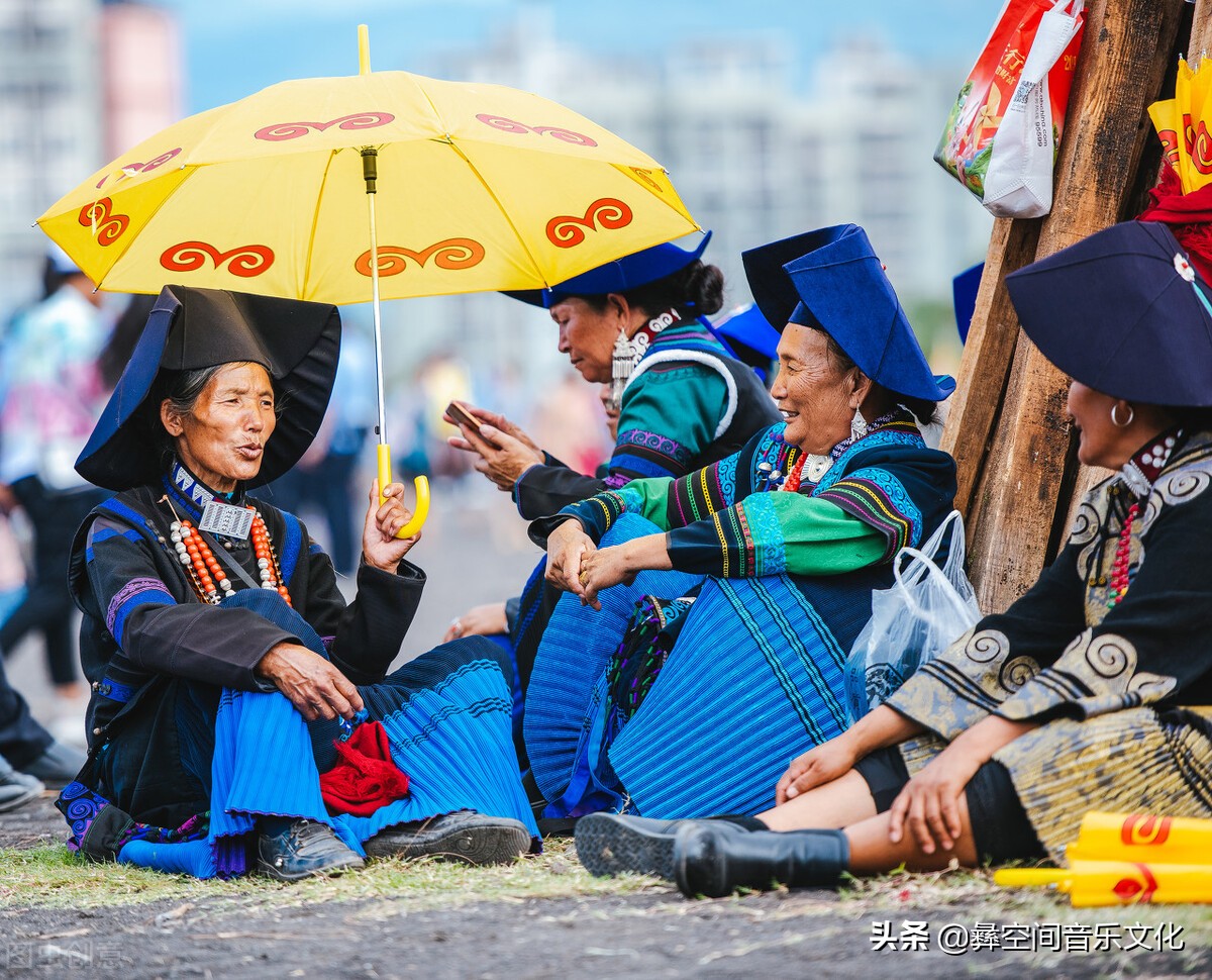 各地彝语对比,彝语文字是通用的