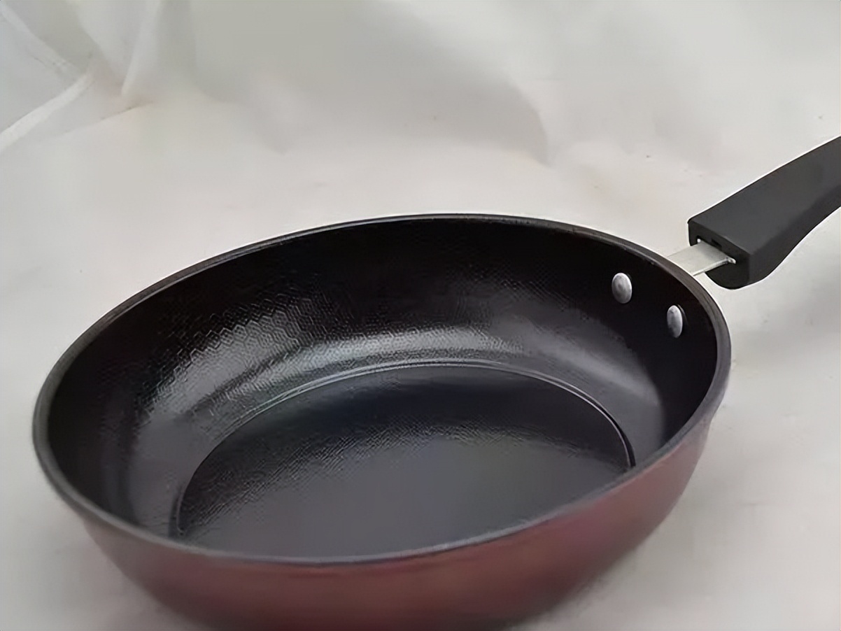 劣质铁锅如何开锅,白色铁锅的正确开锅方法