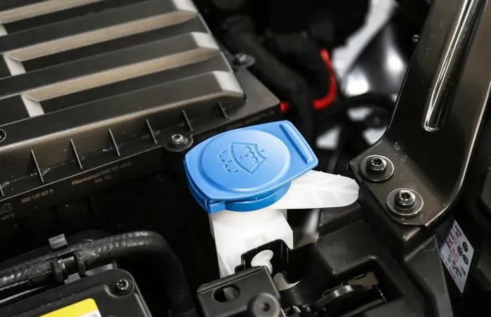 汽车玻璃水正确添加方法,汽车添加玻璃水标志