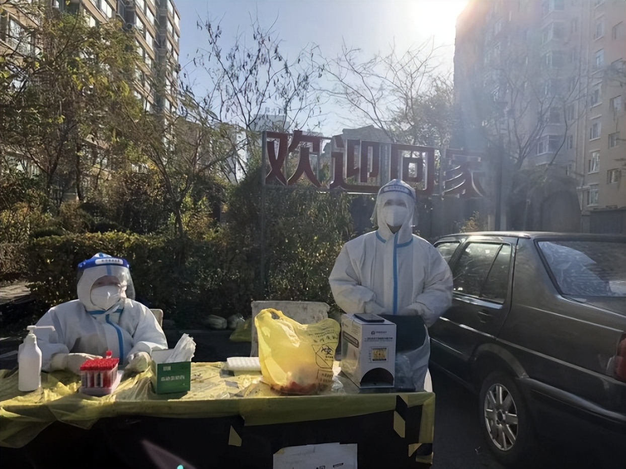 河南七旬老党员坚守社区防疫,祖孙三代携手抗击疫情