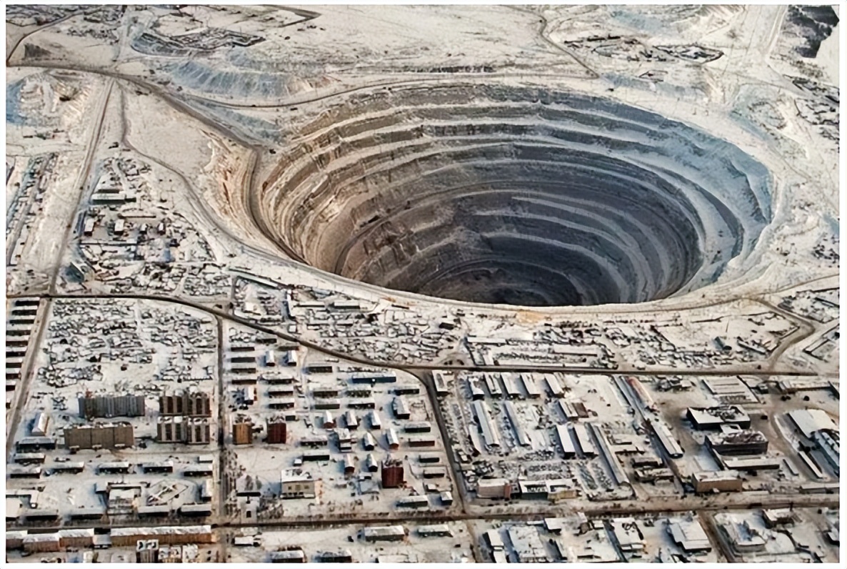 钻石性质：侣侣珠宝、侽侽珠宝、翡戒钻饰、金艺银姻、翡悟槃缘