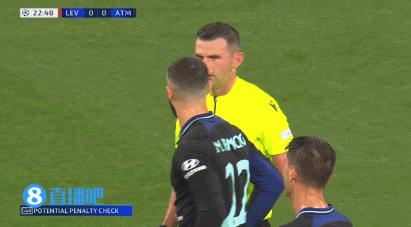 太过分！VAR判罚比赛引发“假赛”风波，媒体教练球员直接开骂