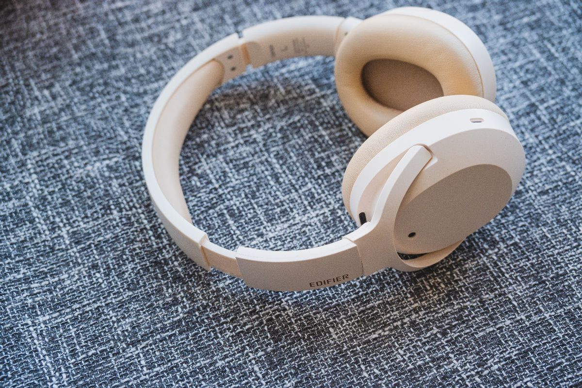 旅行中必带的三件东西,旅行必备10件神器降噪耳机