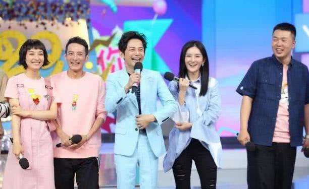 24年来守护着4个兄妹,最后却一个都留不住,何炅老了,都结束了