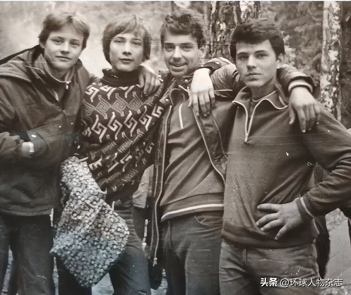 俄罗斯总理，钢琴比普京弹得好？