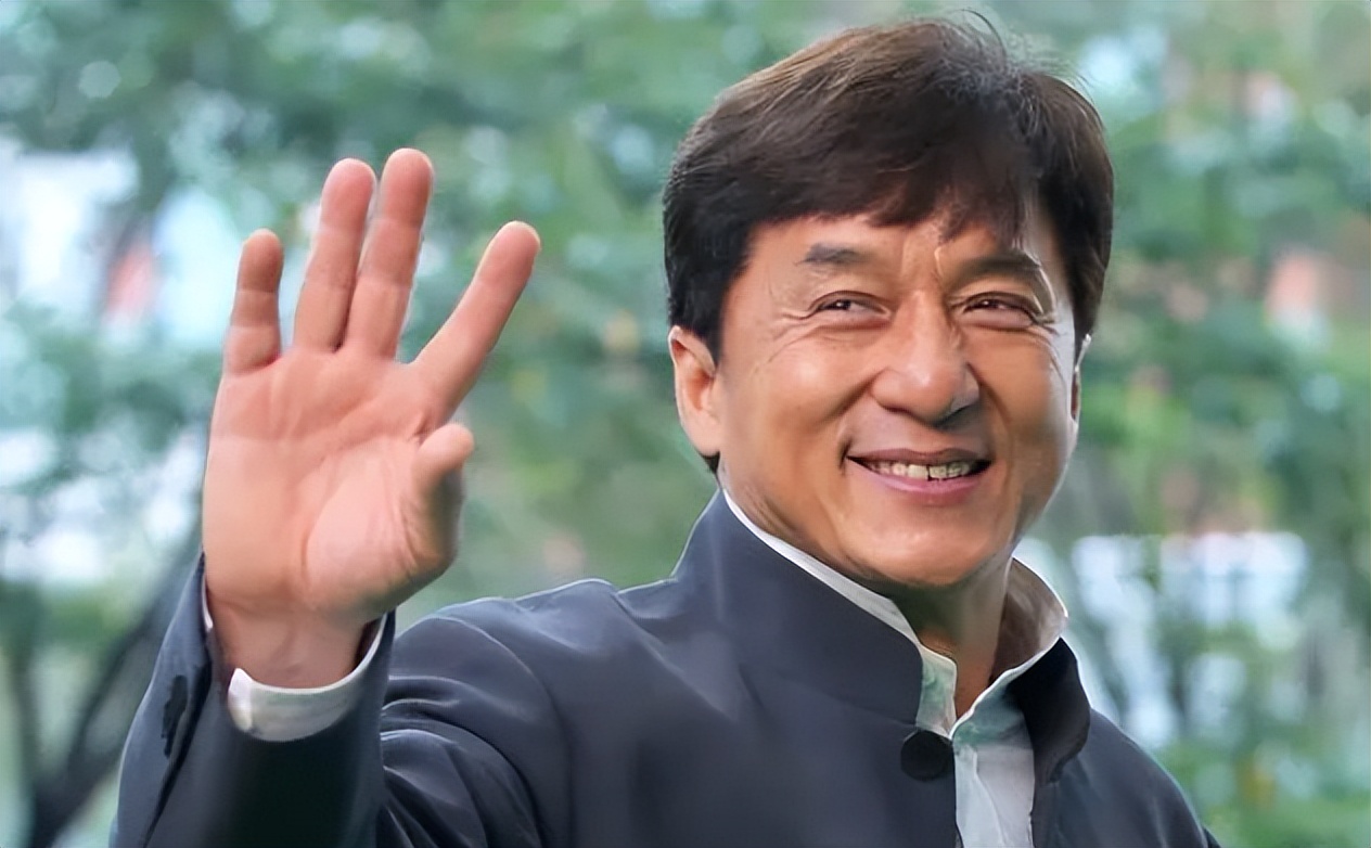 同样是成龙基因，把林凤娇儿子和吴绮莉女儿一对比，差距就出来了