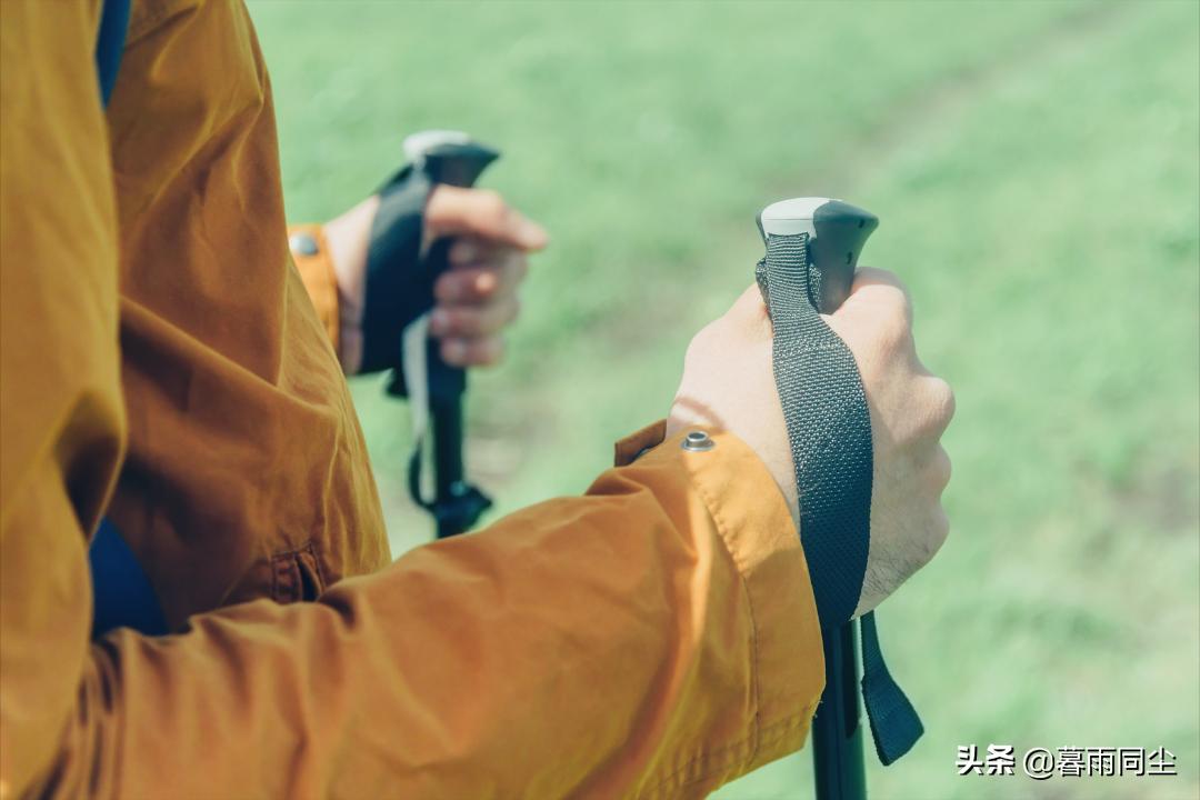 登山杖使用攻略,登山杖用法登山需要佩戴手套吗