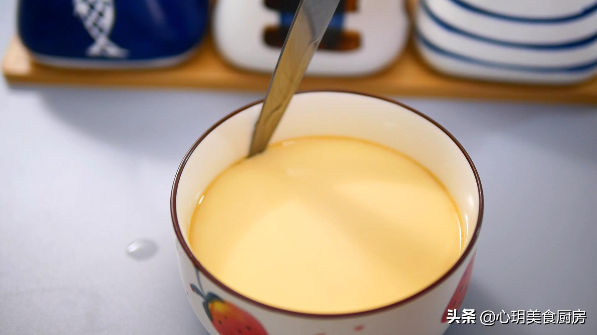 一瓶牛奶2个鸡蛋做蛋糕,一瓶牛奶两个鸡蛋怎么简单做蒸糕