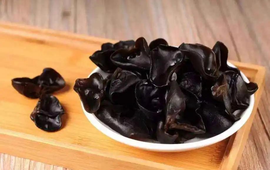 泡发黑木耳多长时间会中毒,黑木耳不能长时间泡辟谣