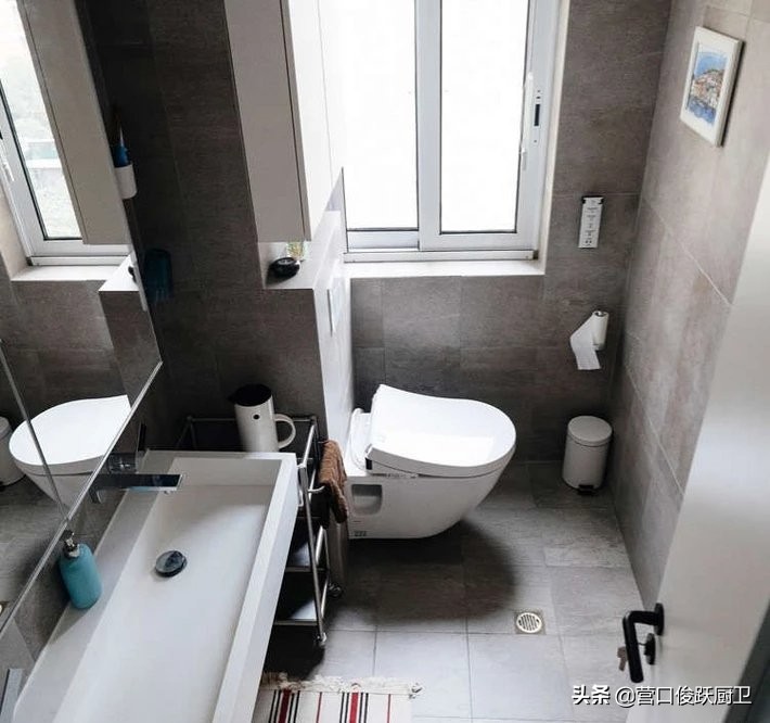 壁挂马桶小户型卫生间装修的利器,卫生间洗漱台连壁挂式马桶