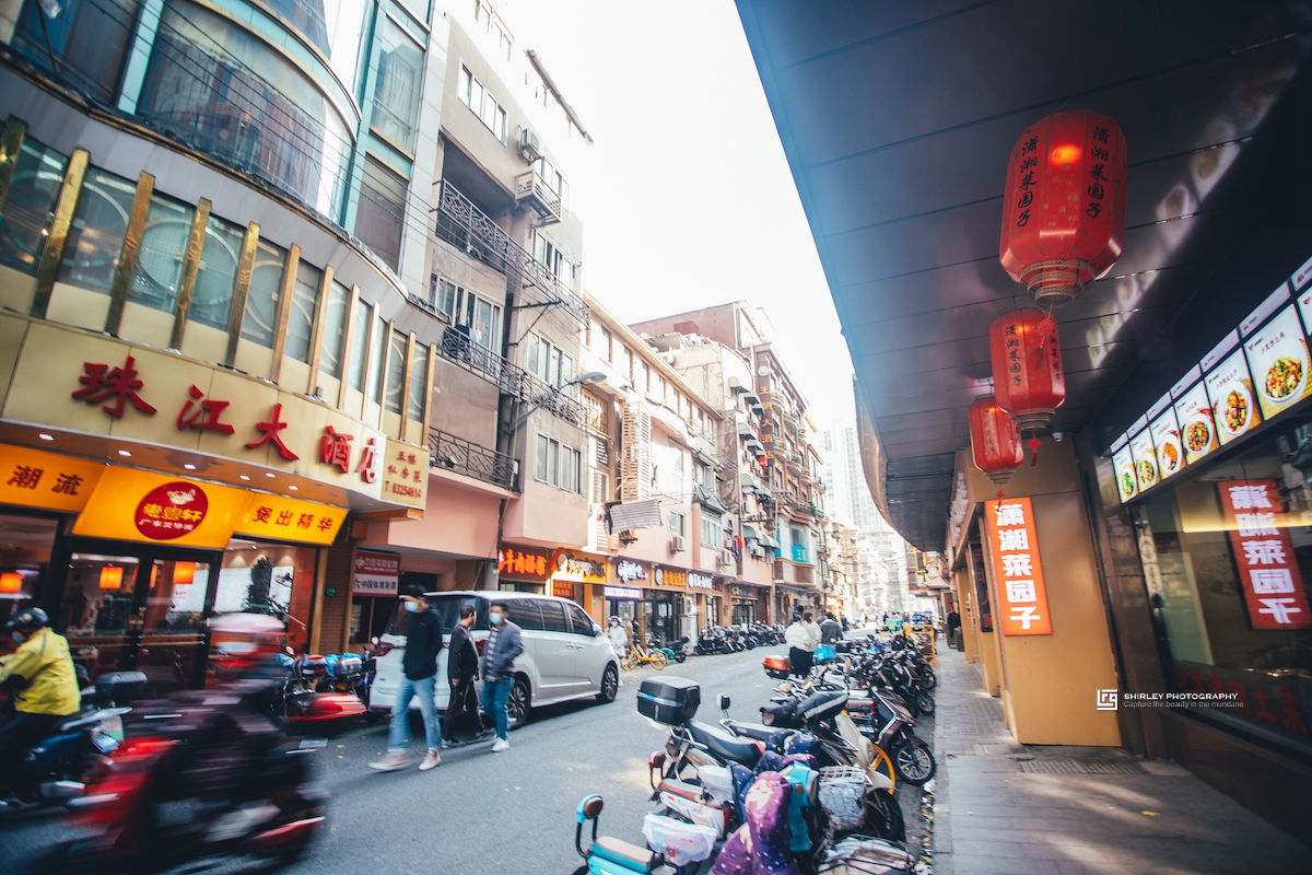 曾经的上海第一美食街，如今萧条冷清餐厅相继关门，旧改启动在即
