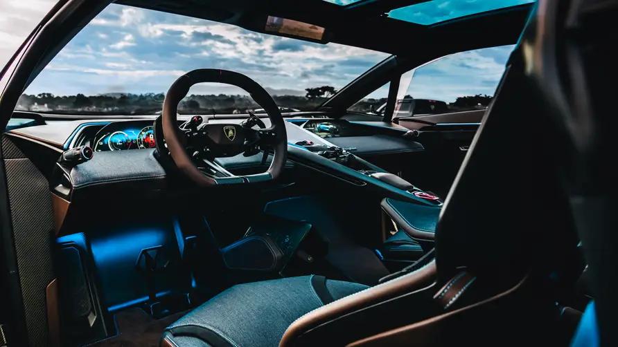 *博兰**基尼纯电SUV开起来怎样，TopGear首试1350马力*博兰**Lanzador