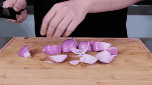 把风油精涂到苍蝇身上,把风油精滴在蚊香上能驱蚊子