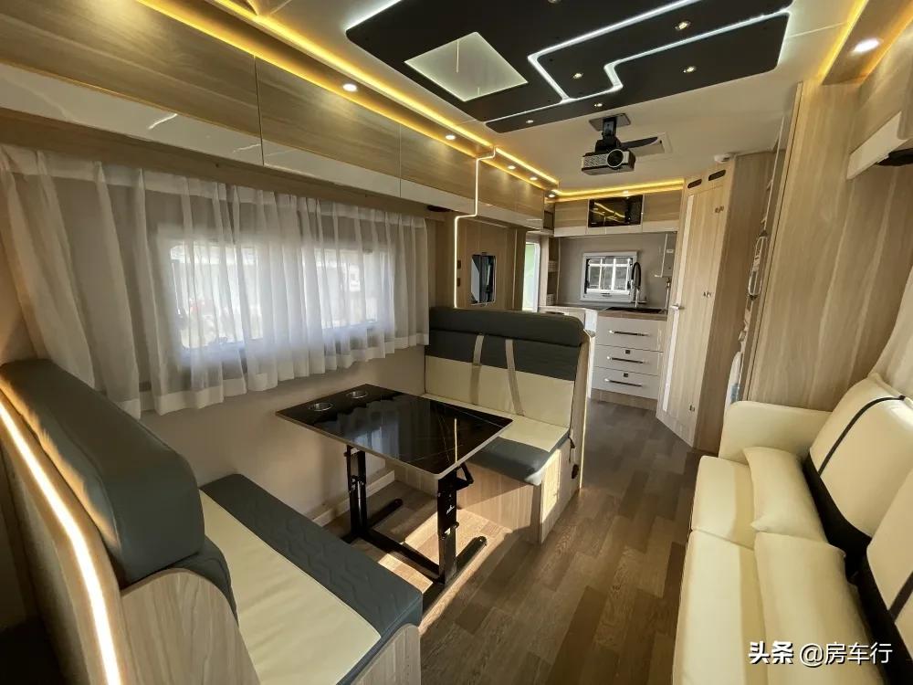 13万b型房车有几款可选,大通旅行家v90房车2021年
