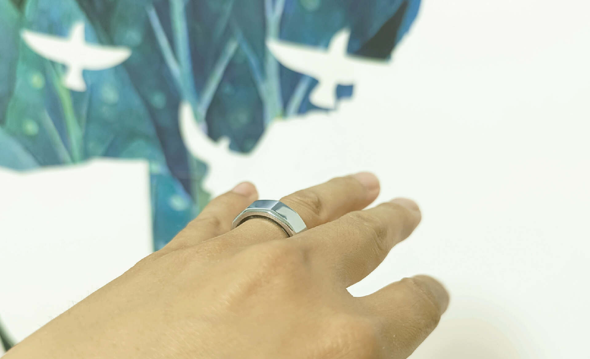 有了QuzzZ智能指环,送老婆礼物多了一份贴心选择