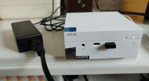 办公室电脑配置微型主机,桌面空间小如何布置电脑主机