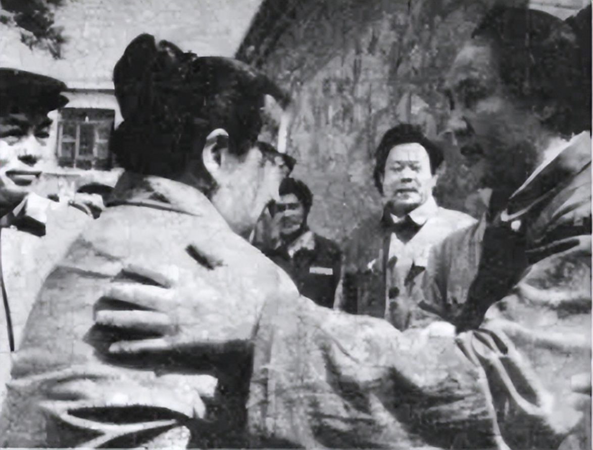 古月饰演的毛主席越来越像，妻子桂苹却有些伤感：老胡，你变了