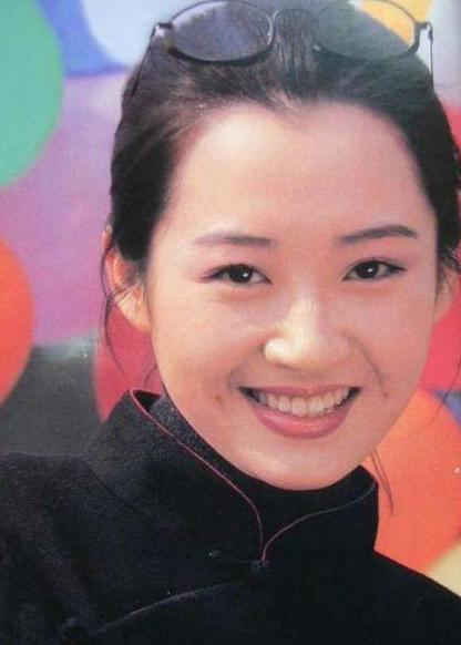 风情万种许晴现状,如今53岁的许晴身材和颜值