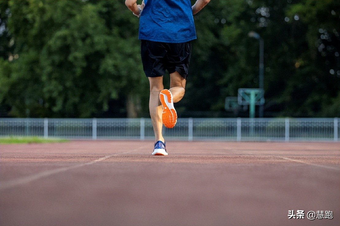 什么样的跑鞋能提高速度,适合日常跑步训练的跑鞋