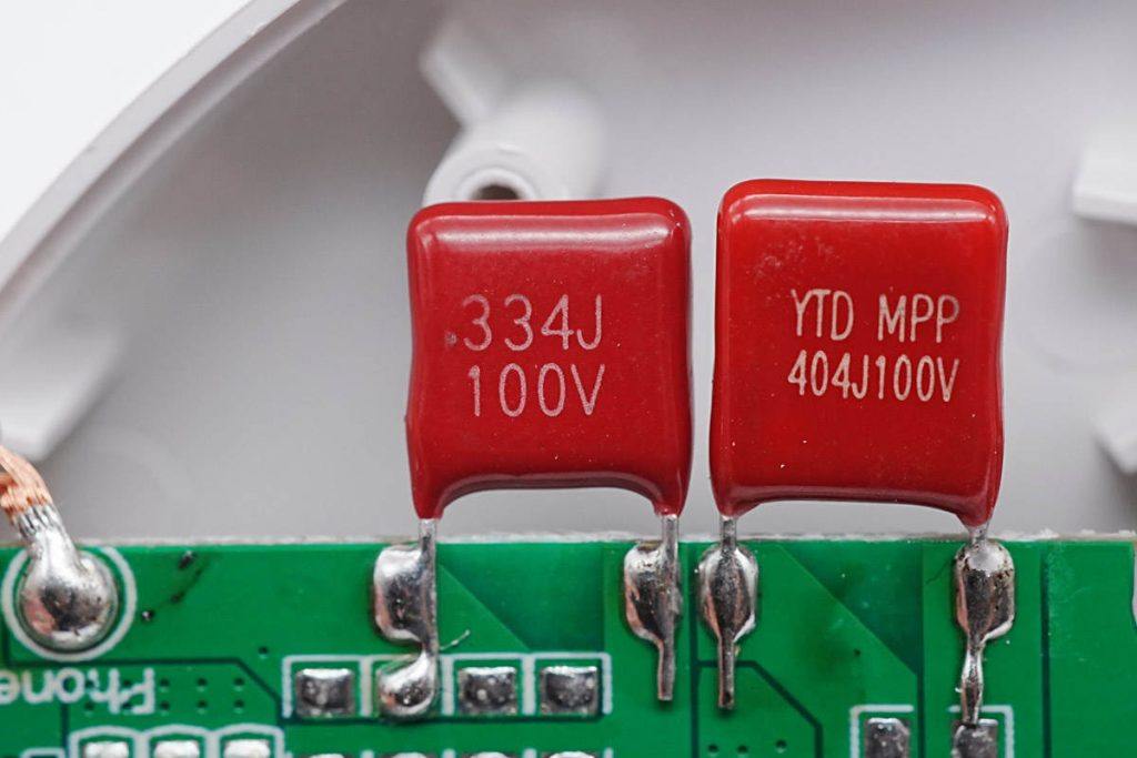 磁吸无线充电宝拆机测评,苹果原装磁吸充电器拆解