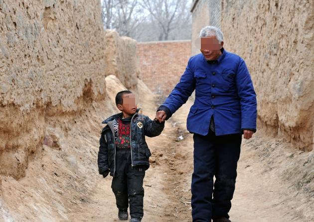 真实事件！12年前湖北男子11天捐精5次后猝死，父亲悲痛索赔400万